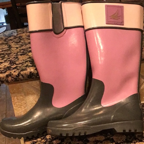 Sperry Shoes - Awesome Sperry top slider rain boots size 6